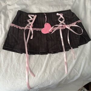 NWT dolls kill pleated gray Mini Skirt Pink ribbon lace-up fiction flames